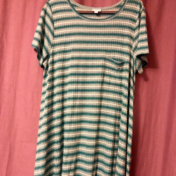 LuLaRoe Dresses & Skirts - Lularoe Carly dress